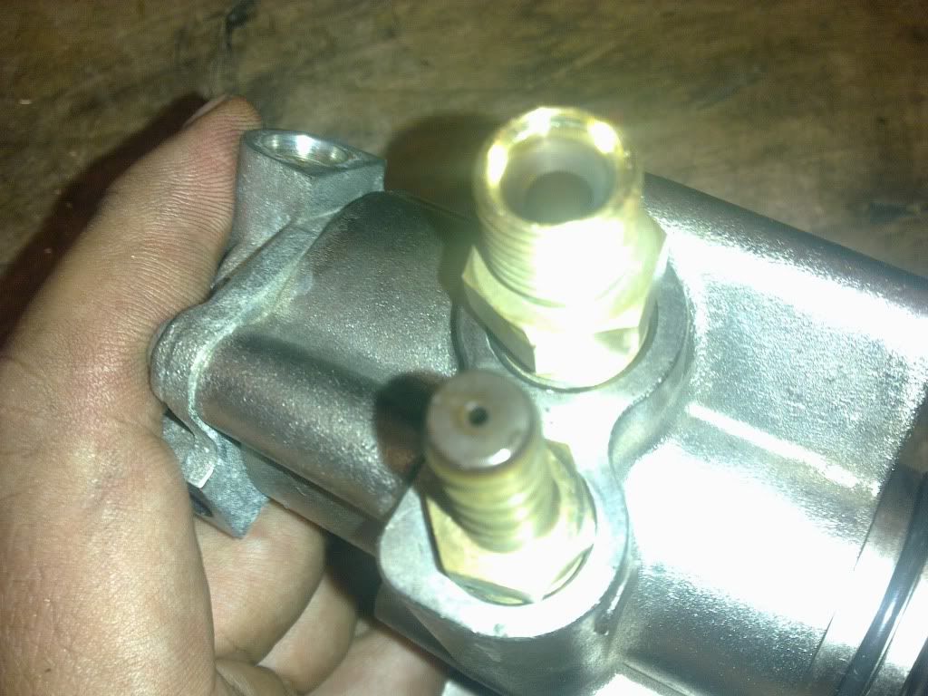 high pressure fuel pump return fitting with restrictor VW Vortex