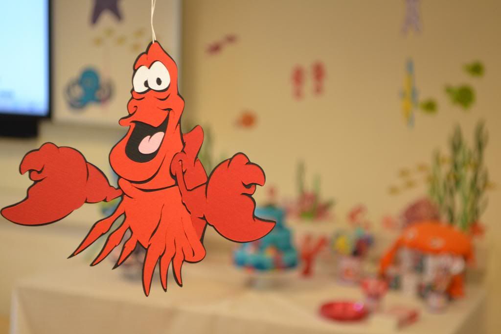http://i272.photobucket.com/albums/jj178/creajuffie/stapeltaarten/Little%20Mermaid%20Cake/DSC_0162.jpg