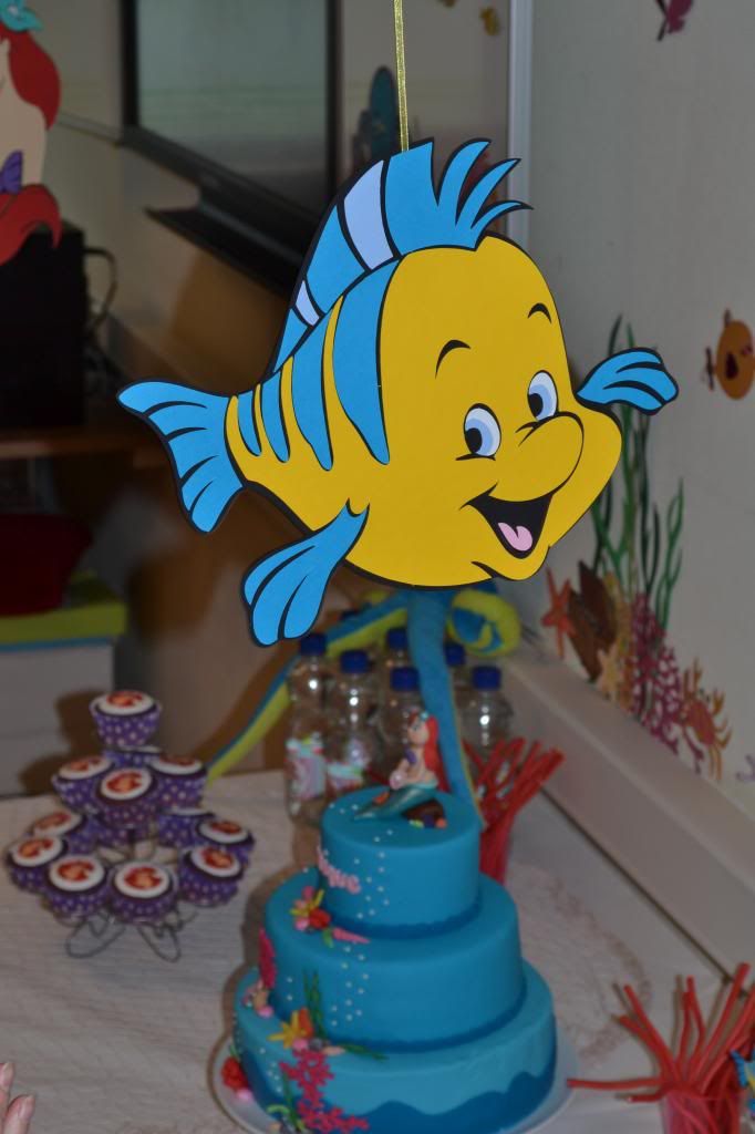 http://i272.photobucket.com/albums/jj178/creajuffie/stapeltaarten/Little%20Mermaid%20Cake/DSC_0163.jpg