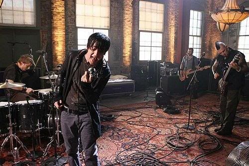 http://i272.photobucket.com/albums/jj182/sk8ergrl1525/three%20days%20grace/ThreeDaysGrace_big.jpg
