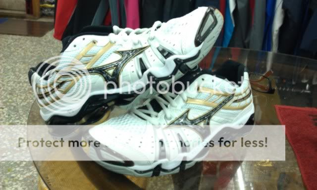 Mizuno Mens Wave Tornado 7 ∞ Volleyball Shoes  